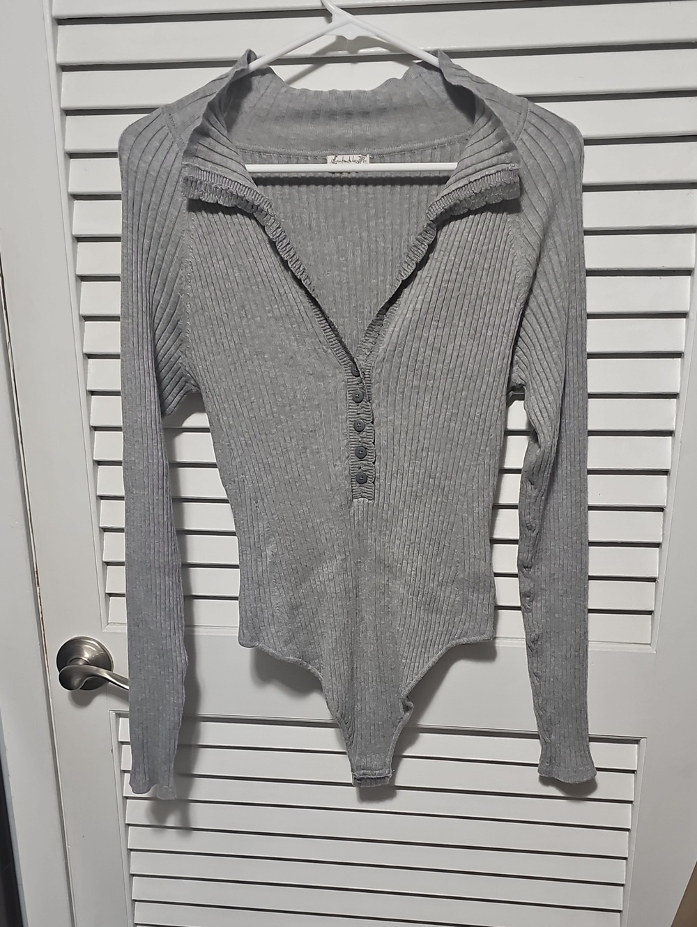 Ribbed Long-Sleeve Henley Bodysuit - Light Gray